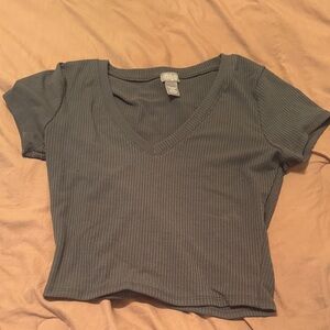 Junior’s Tilly’s Blue/Gray Ribbed V-Neck Cropped Tee